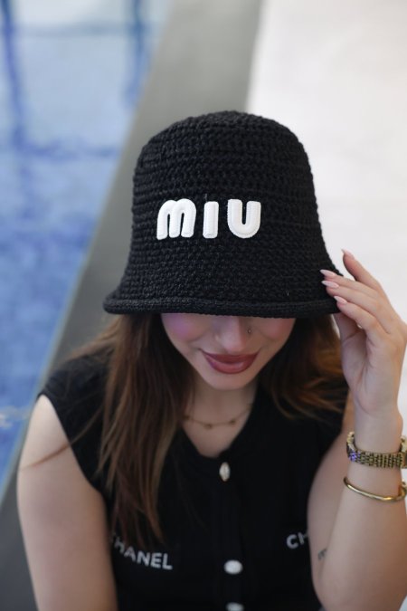 طاقية MIU MIU